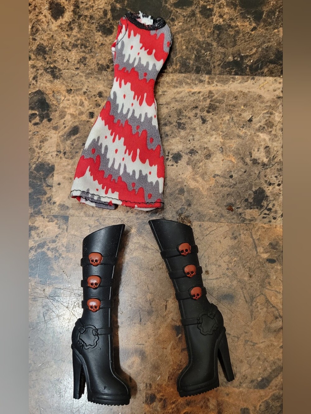 G1 Monster High Ghoulia Yelps Scooter Playset Boots& Dress EUC